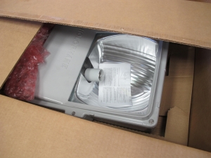 LOT (2) FIXTURES, LIGHTING TYPE, FLOODLIGHT KIND, 120 VAC, 250 WATT PULSE START METAL HALIDE LAMP, 2" O.D. TENON SLIP FIT KNUCKLE FITTER, SWIVEL KNUCKLE, WIDE BEAM DISTRIBUTION, SUITABLE FOR WET LOCATIONS (W-44) LOADING & HANDLING FEE $15-